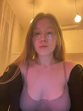 Snapshot of Eva_Weyne chatting on December 2024 04:52:01 PM Eva Weyne online show from December 2024 04:52:01 PM