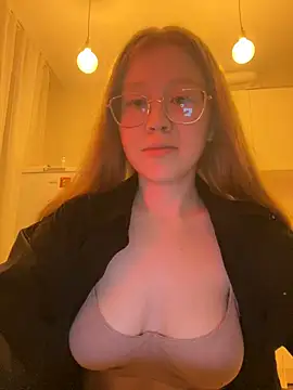 Snapshot of Eva_Weyne chatting on January 2025 08:28:02 PM Eva Weyne online show from January 2025 08:28:02 PM