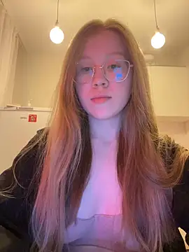 Snapshot of Eva_Weyne chatting on January 2025 04:24:01 PM Eva Weyne online show from January 2025 04:24:01 PM