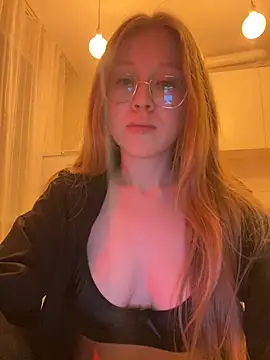 Snapshot of Eva_Weyne chatting on February 2025 05:33:01 PM Eva Weyne online show from February 2025 05:33:01 PM