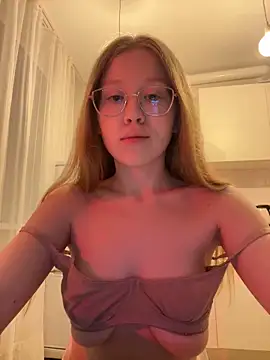 Snapshot of Eva_Weyne chatting on February 2025 03:26:01 PM Eva Weyne online show from February 2025 03:26:01 PM