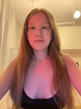 Snapshot of Eva_Weyne chatting on March 2025 05:28:02 PM Eva Weyne online show from March 2025 05:28:02 PM