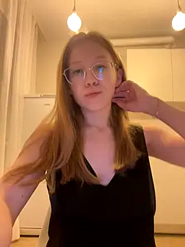 Snapshot of Eva_Weyne chatting on September 2025 07:03:02 PM Eva Weyne online show from September 2025 07:03:02 PM