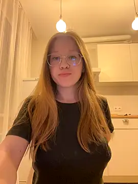 Snapshot of Eva_Weyne chatting on September 2025 08:10:01 PM Eva Weyne online show from September 2025 08:10:01 PM