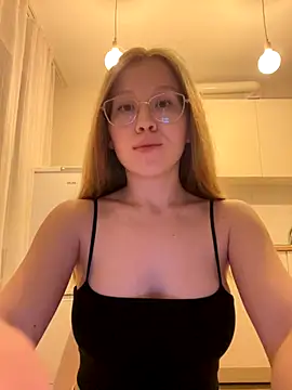 Snapshot of Eva_Weyne chatting on September 2025 07:05:01 PM Eva Weyne online show from September 2025 07:05:01 PM