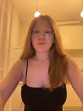 Snapshot of Eva_Weyne chatting on September 2025 07:50:01 PM Eva Weyne online show from September 2025 07:50:01 PM