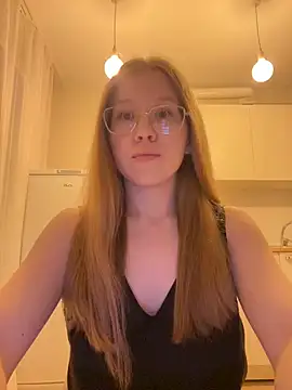 Snapshot of Eva_Weyne chatting on October 2025 06:29:02 PM Eva Weyne online show from October 2025 06:29:02 PM