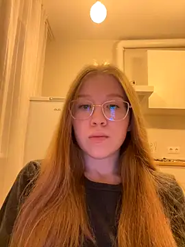 Snapshot of Eva_Weyne chatting on November 2025 08:25:02 PM Eva Weyne online show from November 2025 08:25:02 PM