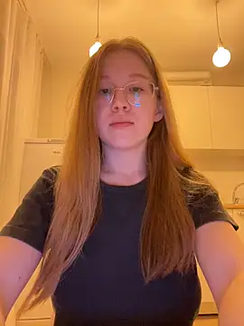 Snapshot of Eva_Weyne chatting on November 2025 08:24:02 PM Eva Weyne online show from November 2025 08:24:02 PM