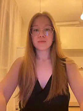 Snapshot of Eva_Weyne chatting on November 2025 09:48:01 PM Eva Weyne online show from November 2025 09:48:01 PM