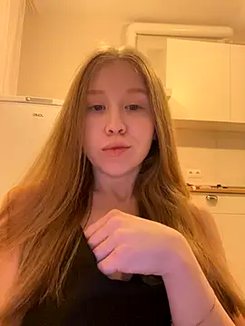 Snapshot of Eva_Weyne chatting on November 2025 08:46:02 PM Eva Weyne online show from November 2025 08:46:02 PM