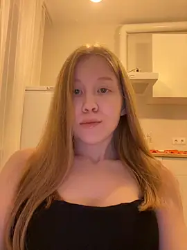 Snapshot of Eva_Weyne chatting on December 2025 06:37:02 PM Eva Weyne online show from December 2025 06:37:02 PM