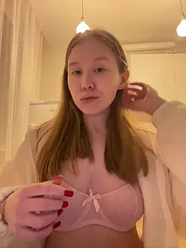 Snapshot of Eva_Weyne chatting on February 2026 08:18:01 PM Eva Weyne online show from February 2026 08:18:01 PM