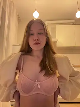 Snapshot of Eva_Weyne chatting on March 2026 08:04:01 PM Eva Weyne online show from March 2026 08:04:01 PM