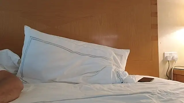 Snapshot of Mr-and-Mrs-Smith chatting on February 2025 12:58:02 PM Mr-and-Mrs-Smith online show from February 2025 12:58:02 PM