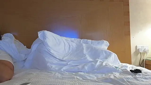 Snapshot of Mr-and-Mrs-Smith chatting on February 2025 06:26:02 PM Mr-and-Mrs-Smith online show from February 2025 06:26:02 PM