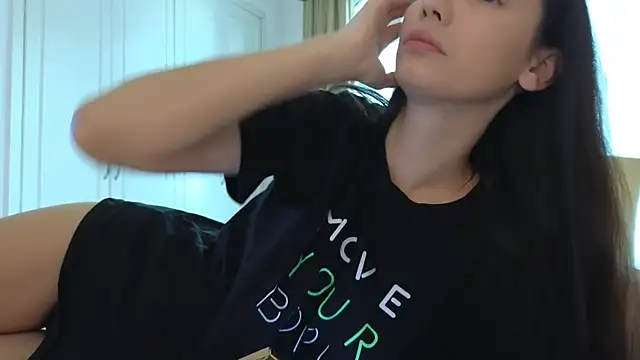 Snapshot of Mr-and-Mrs-Smith chatting on March 2025 06:27:01 AM Mr-and-Mrs-Smith online show from March 2025 06:27:01 AM