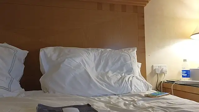 Snapshot of Mr-and-Mrs-Smith chatting on March 2025 06:04:02 PM Mr-and-Mrs-Smith online show from March 2025 06:04:02 PM