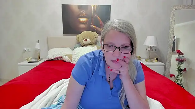 Snapshot of irinamaux chatting on February 2025 09:32:01 PM irinamaux online show from February 2025 09:32:01 PM