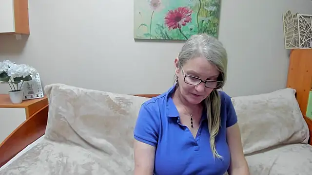 Snapshot of irinamaux chatting on February 2025 09:16:02 AM irinamaux online show from February 2025 09:16:02 AM