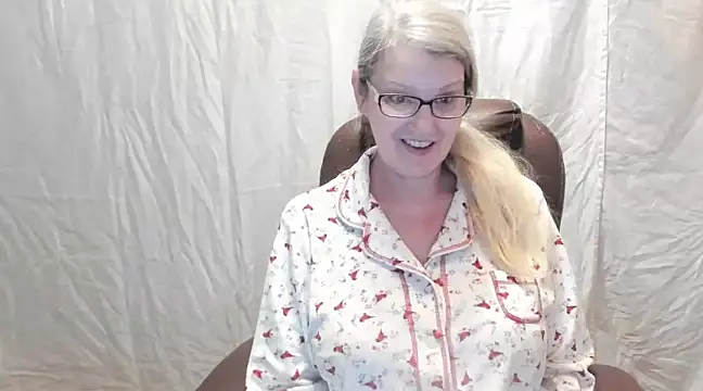 Snapshot of irinamaux chatting on February 2025 02:23:02 AM irinamaux online show from February 2025 02:23:02 AM