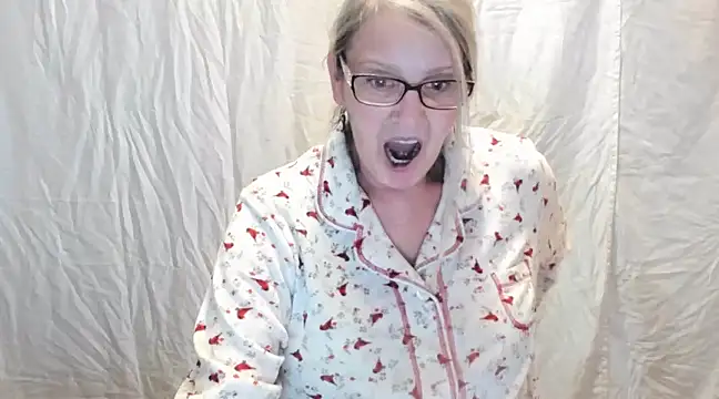 Snapshot of irinamaux chatting on February 2025 02:01:01 PM irinamaux online show from February 2025 02:01:01 PM