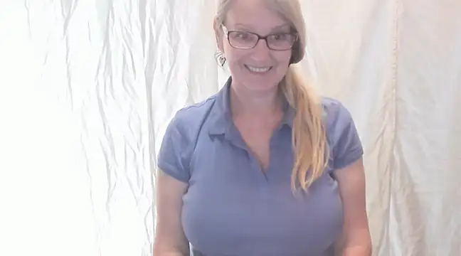 Snapshot of irinamaux chatting on February 2025 07:45:01 AM irinamaux online show from February 2025 07:45:01 AM