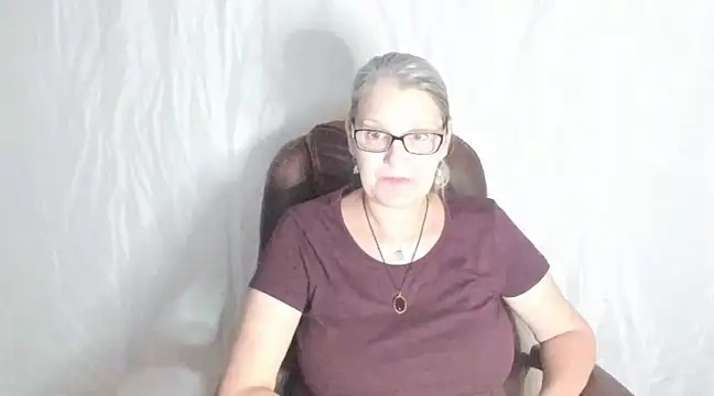 Snapshot of irinamaux chatting on February 2025 10:09:02 PM irinamaux online show from February 2025 10:09:02 PM