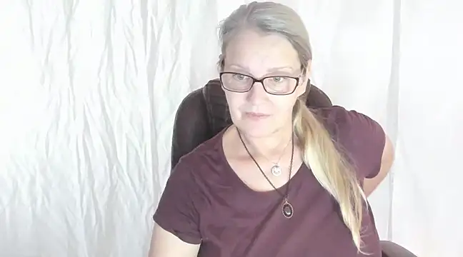 Snapshot of irinamaux chatting on February 2025 12:16:02 PM irinamaux online show from February 2025 12:16:02 PM