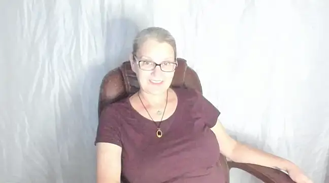 Snapshot of irinamaux chatting on February 2025 03:18:02 PM irinamaux online show from February 2025 03:18:02 PM