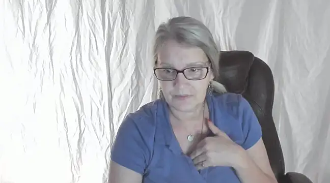 Snapshot of irinamaux chatting on February 2025 07:42:02 AM irinamaux online show from February 2025 07:42:02 AM