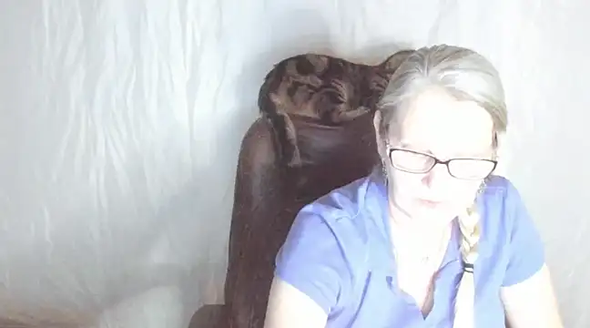 Snapshot of irinamaux chatting on February 2025 05:58:02 PM irinamaux online show from February 2025 05:58:02 PM