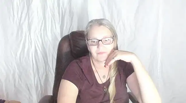 Snapshot of irinamaux chatting on February 2025 01:28:01 PM irinamaux online show from February 2025 01:28:01 PM