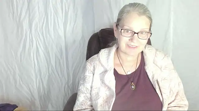 Snapshot of irinamaux chatting on February 2025 08:09:02 AM irinamaux online show from February 2025 08:09:02 AM