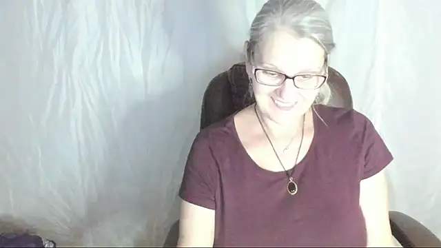 Snapshot of irinamaux chatting on February 2025 06:31:01 PM irinamaux online show from February 2025 06:31:01 PM