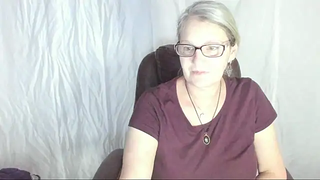 Snapshot of irinamaux chatting on March 2025 07:51:02 AM irinamaux online show from March 2025 07:51:02 AM