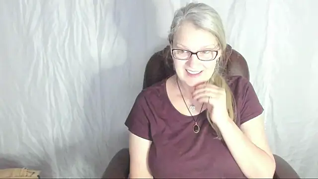 Snapshot of irinamaux chatting on March 2025 05:23:02 AM irinamaux online show from March 2025 05:23:02 AM