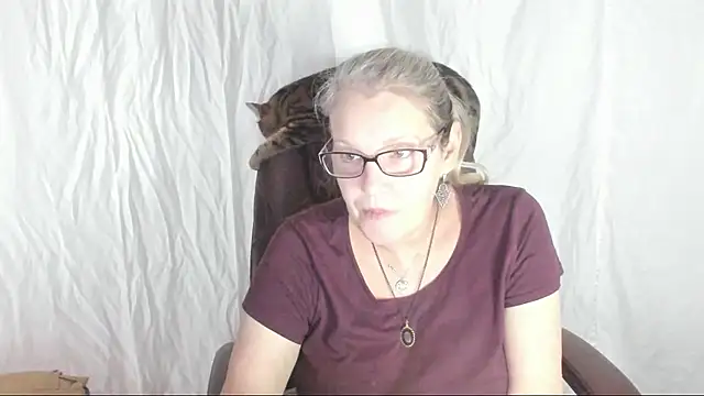 Snapshot of irinamaux chatting on March 2025 08:48:02 AM irinamaux online show from March 2025 08:48:02 AM