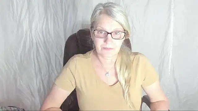 Snapshot of irinamaux chatting on March 2025 09:16:01 AM irinamaux online show from March 2025 09:16:01 AM