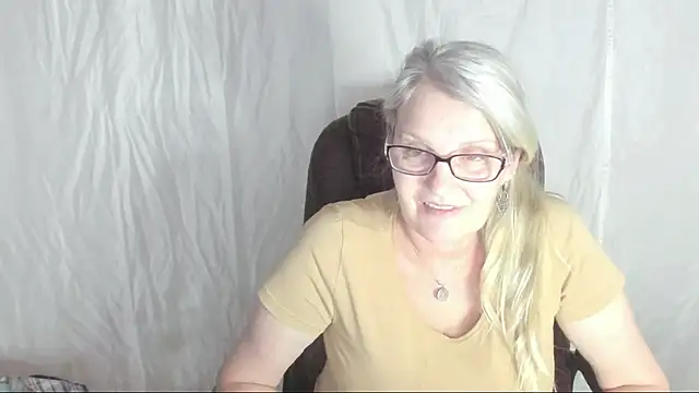 Snapshot of irinamaux chatting on March 2025 12:22:01 PM irinamaux online show from March 2025 12:22:01 PM