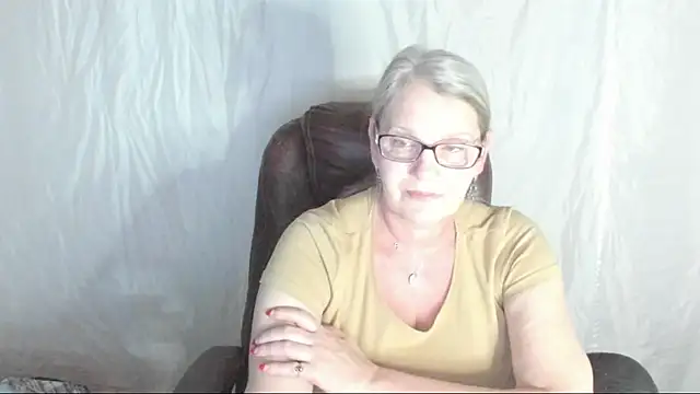 Snapshot of irinamaux chatting on March 2025 03:29:01 PM irinamaux online show from March 2025 03:29:01 PM