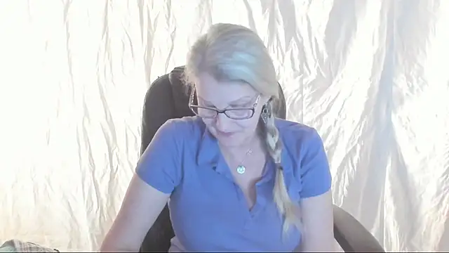 Snapshot of irinamaux chatting on March 2025 05:29:02 AM irinamaux online show from March 2025 05:29:02 AM