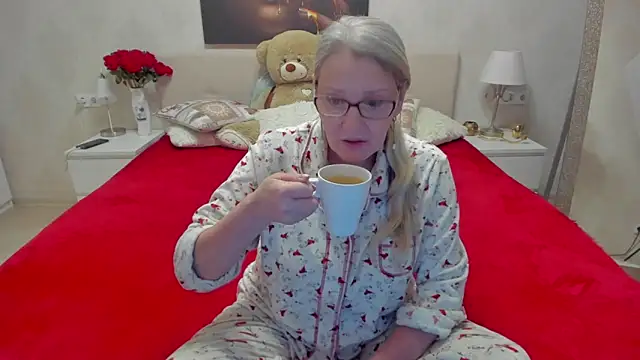 Snapshot of irinamaux chatting on March 2025 04:21:02 AM irinamaux online show from March 2025 04:21:02 AM