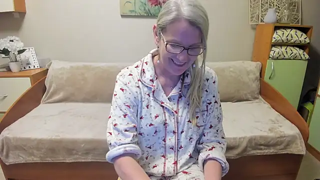 Snapshot of irinamaux chatting on March 2025 07:59:01 PM irinamaux online show from March 2025 07:59:01 PM