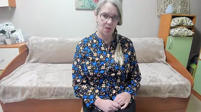 Snapshot of irinamaux chatting on March 2025 09:05:01 AM irinamaux online show from March 2025 09:05:01 AM