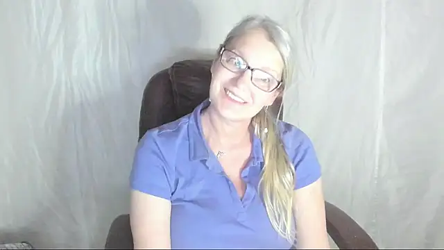 Snapshot of irinamaux chatting on March 2025 04:09:02 PM irinamaux online show from March 2025 04:09:02 PM