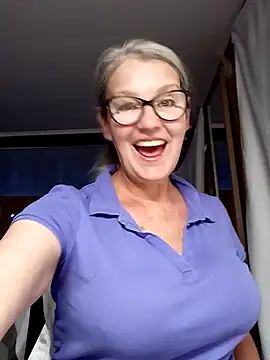 Snapshot of irinamaux chatting on September 2025 05:40:01 AM irinamaux online show from September 2025 05:40:01 AM