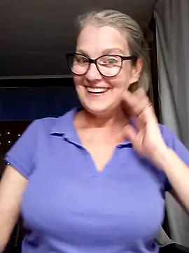 Snapshot of irinamaux chatting on September 2025 04:40:02 PM irinamaux online show from September 2025 04:40:02 PM