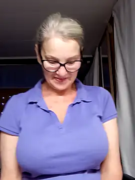 Snapshot of irinamaux chatting on September 2025 05:18:02 AM irinamaux online show from September 2025 05:18:02 AM