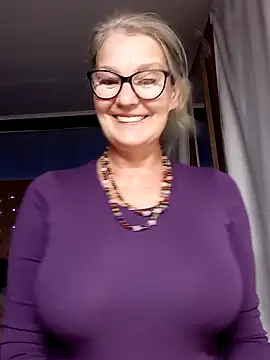 Snapshot of irinamaux chatting on September 2025 06:12:02 AM irinamaux online show from September 2025 06:12:02 AM